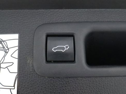 Used 2022 Toyota Highlander Limited image 19