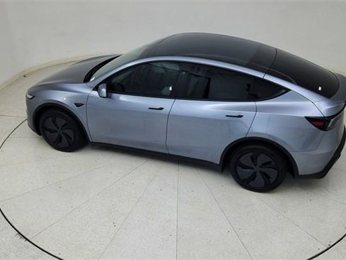 Used 2026 Tesla Model Y 2WD image 76