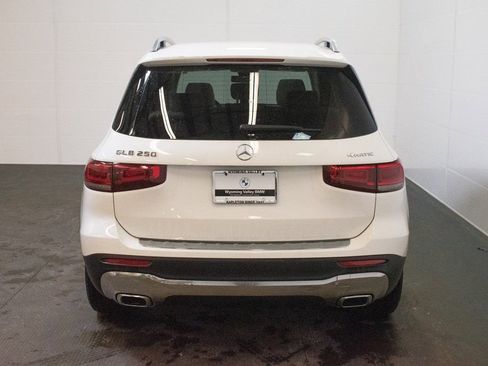 Used 2022 Mercedes-Benz GLB 250 4MATIC image 5