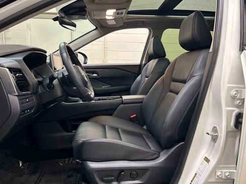 Used 2023 Nissan Rogue SL AWD/4WD image 7