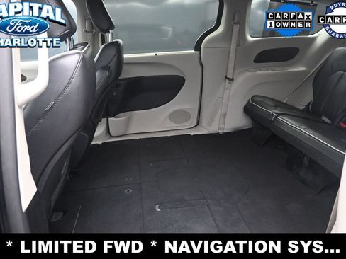Used 2024 Chrysler Pacifica Limited FWD image 10