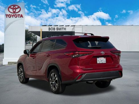 Used 2023 Toyota Highlander XLE FWD image 8