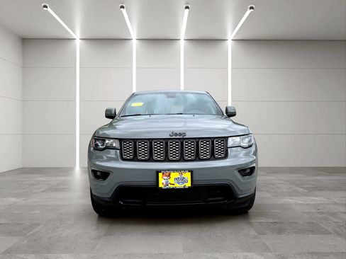 Used 2020 Jeep Grand Cherokee Altitude AWD/4WD image 3