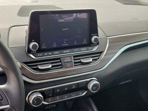 Used 2025 Nissan Altima 2.5 SV image 30