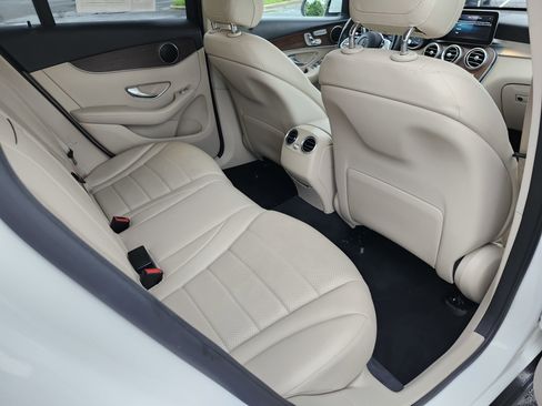 Used 2021 Mercedes-Benz GLC 300 4MATIC image 20