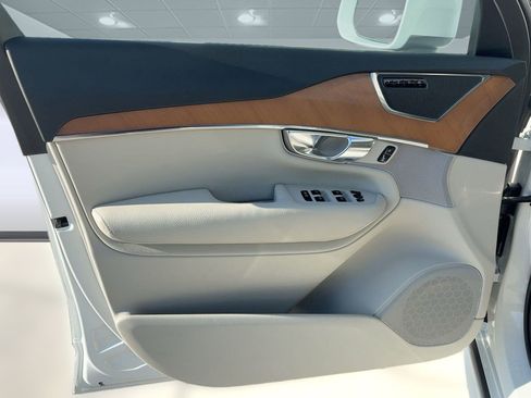 Certified 2021 Volvo XC90 T8 Inscription Expression w/ Climate Package image 22
