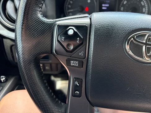 Used 2018 Toyota Tacoma TRD Off-Road w/ TRD Premium Off Road Package AWD/4WD image 11