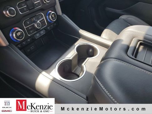 Used 2023 GMC Yukon XL SLT w/ SLT Premium Package AWD/4WD image 20