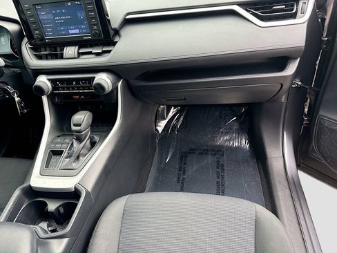 Used 2020 Toyota RAV4 LE FWD image 17