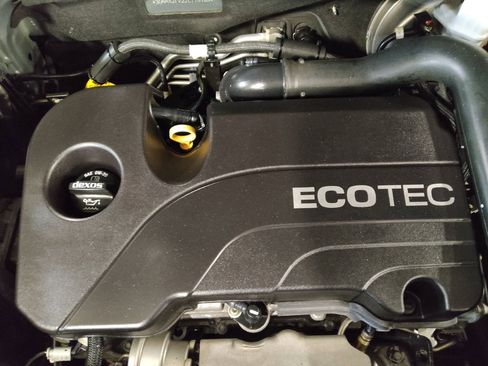 Used 2018 Chevrolet Equinox LT image 28