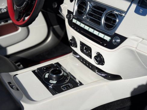 Used 2018 Rolls-Royce Dawn image 30