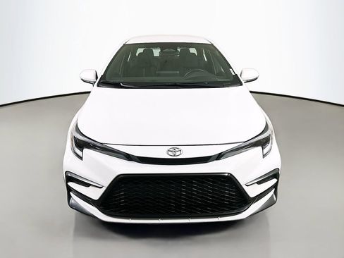 Used 2023 Toyota Corolla SE image 2