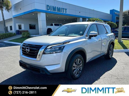 Used 2025 Nissan Pathfinder SV image 1