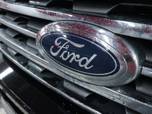 Used 2019 Ford Expedition XLT w/ Equipment Group 202A RWD image 37