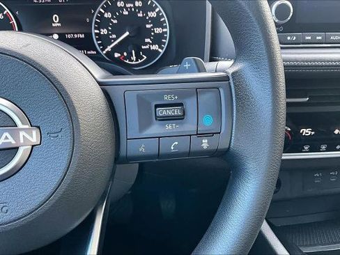 Certified 2024 Nissan Rogue SV image 24