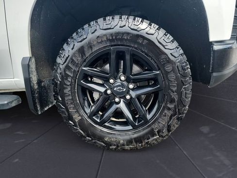 Used 2022 Chevrolet Silverado 1500 Custom Trail Boss w/ LPO, Dark Essentials Package image 9