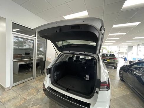 New 2026 Volkswagen Taos SE AWD/4WD image 8