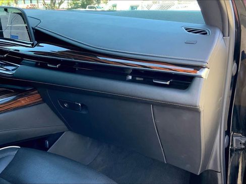 Used 2023 Cadillac Escalade Premium Luxury image 18