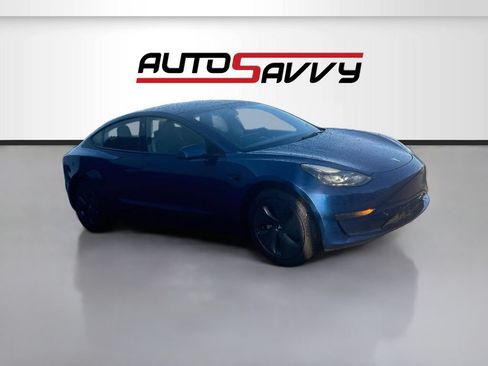 Used 2022 Tesla Model 3 Standard Range RWD image 1
