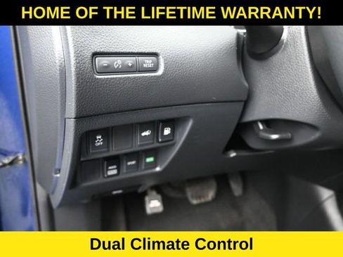 Used 2018 Nissan Rogue SV AWD/4WD image 16