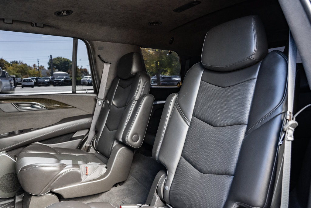Used 2018 Cadillac Escalade Platinum AWD/4WD image 25