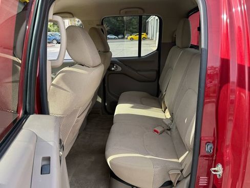 Used 2017 Nissan Frontier SV image 5