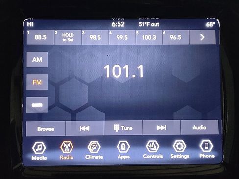 Used 2019 Jeep Cherokee Limited FWD image 25