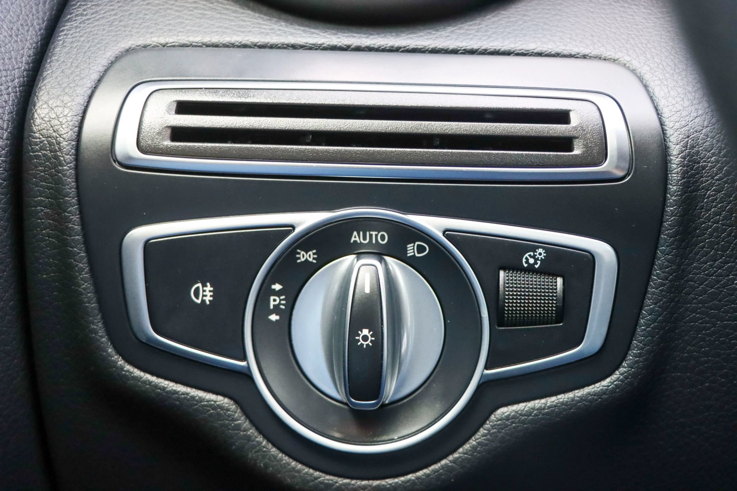 Used 2017 Mercedes-Benz C 300 4MATIC Sedan image 30