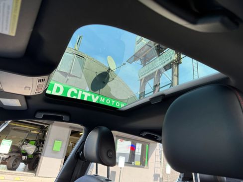 Used 2017 Volkswagen GTI SE image 12