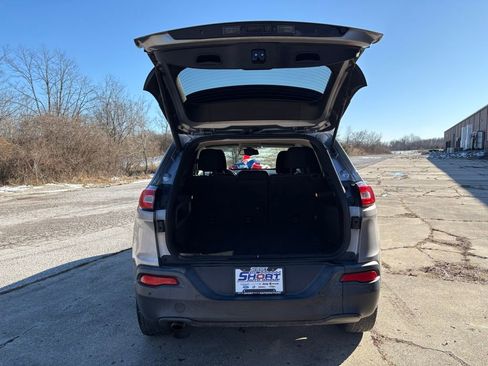 Used 2015 Jeep Cherokee Latitude w/ Comfort/Convenience Group image 12