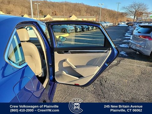 Used 2017 Volkswagen Passat 1.8T SEL Premium image 44