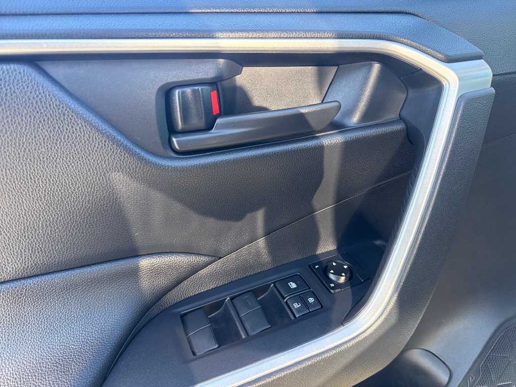 Used 2019 Toyota RAV4 LE w/ All Weather Liner Package AWD/4WD image 19