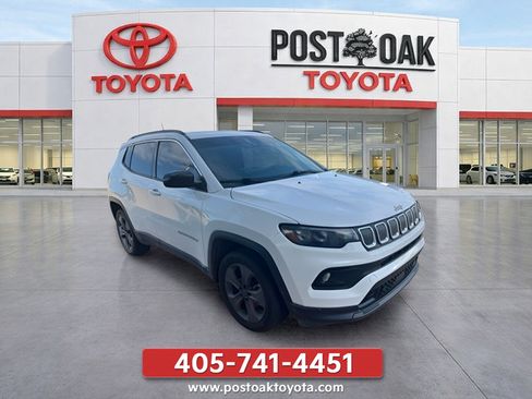 Used 2022 Jeep Compass Latitude w/ Sun and Sound Group AWD/4WD image 4