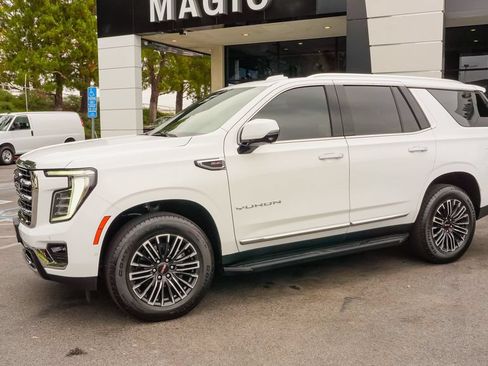 Used 2025 GMC Yukon Elevation RWD image 3