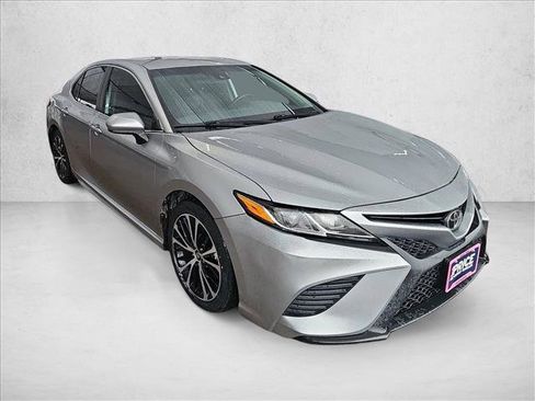 Used 2019 Toyota Camry SE image 7
