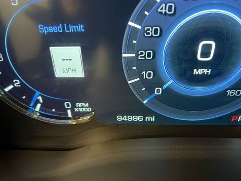 Used 2017 Cadillac Escalade Premium Luxury AWD/4WD image 14