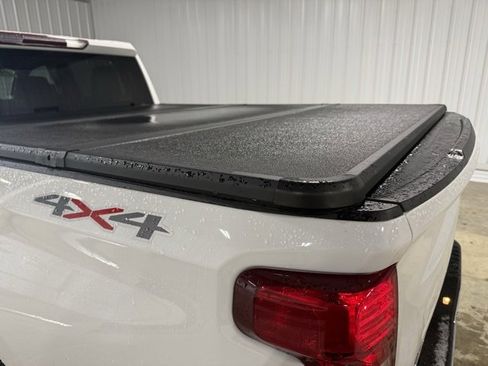 Used 2022 Chevrolet Silverado 1500 LT image 24