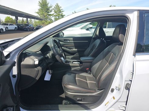 Used 2023 Nissan Altima 2.5 SR AWD/4WD image 3