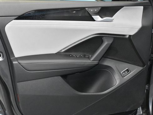 New 2026 Volkswagen Tiguan SE AWD/4WD image 3