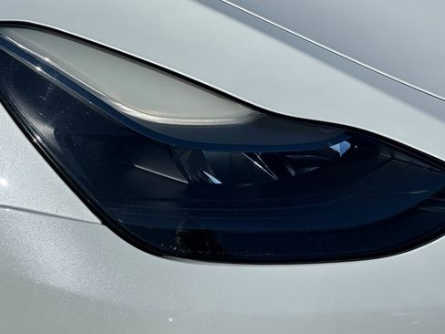 Used 2022 Tesla Model Y Performance AWD/4WD image 11