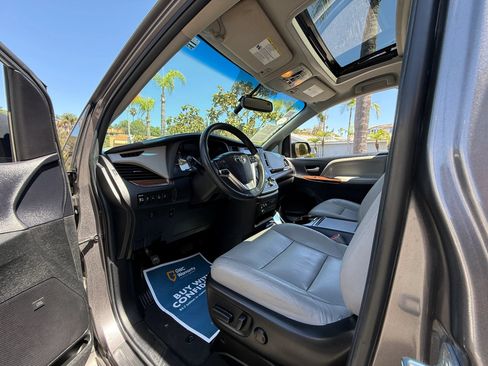 Used 2015 Toyota Sienna Limited FWD image 9