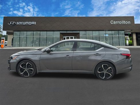 Used 2025 Nissan Altima 2.5 SR FWD image 8