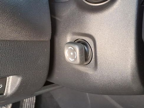 Used 2021 Toyota Venza LE image 14