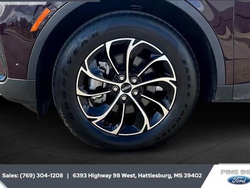 Used 2024 Lincoln Nautilus Premier image 7