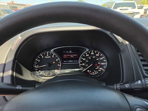 Used 2020 Nissan Pathfinder S AWD/4WD image 26