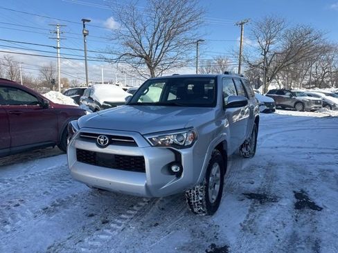 Used 2024 Toyota 4Runner SR5 image 5