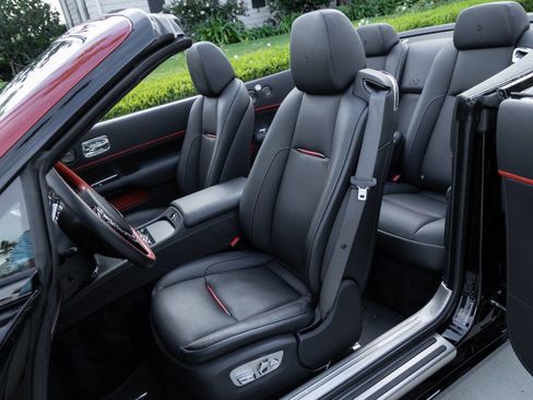 Used 2019 Rolls-Royce Dawn image 55