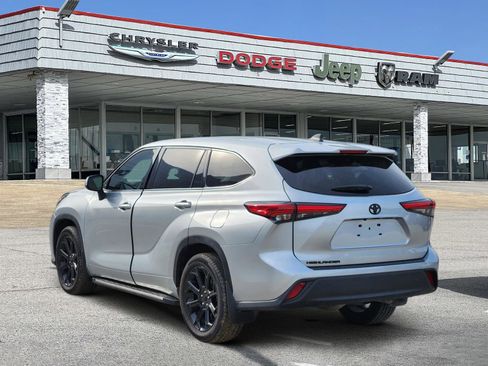 Used 2022 Toyota Highlander L image 4