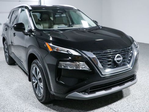 Used 2023 Nissan Rogue SV w/ SV Premium B Package FWD image 5