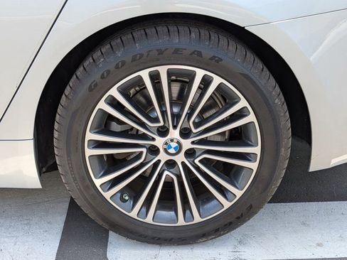 Used 2019 BMW 530i xDrive w/ Convenience Package image 3